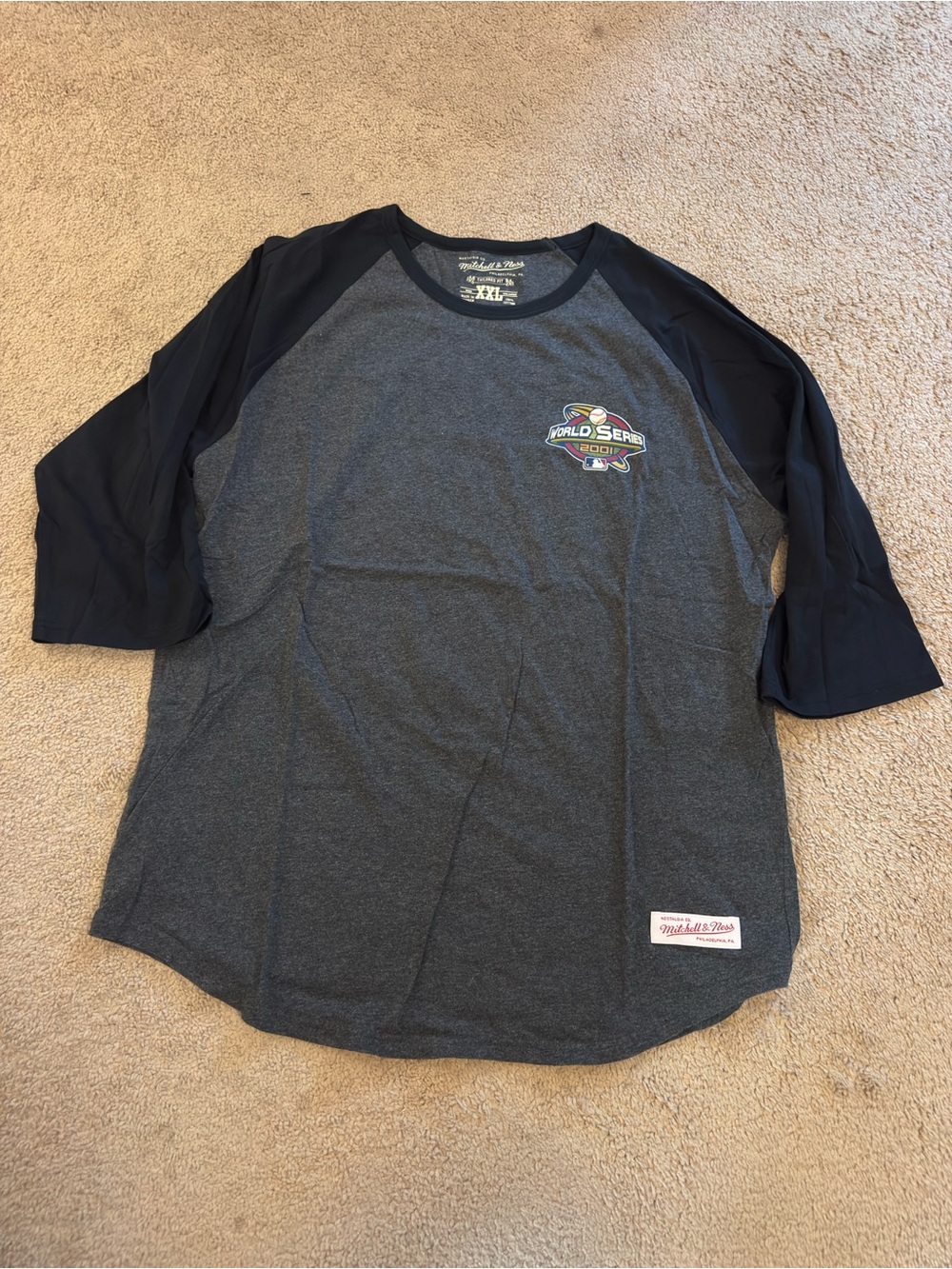 Mitchell & Ness Men’s Arizona Diamondbacks 2001 World Series Raglan Tee XXL